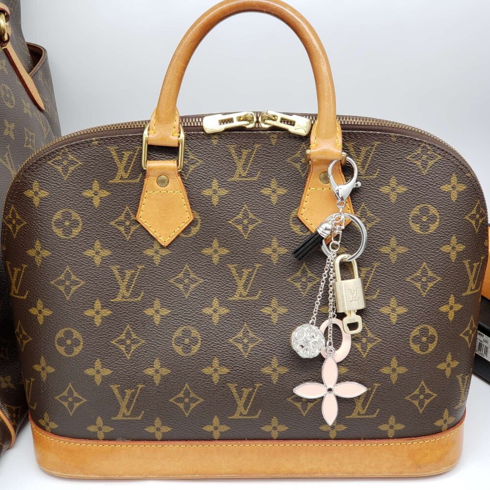 Louis Vuitton Authentic Gold Lock 🔒 Unbranded Flower Keychain Charm for Bags